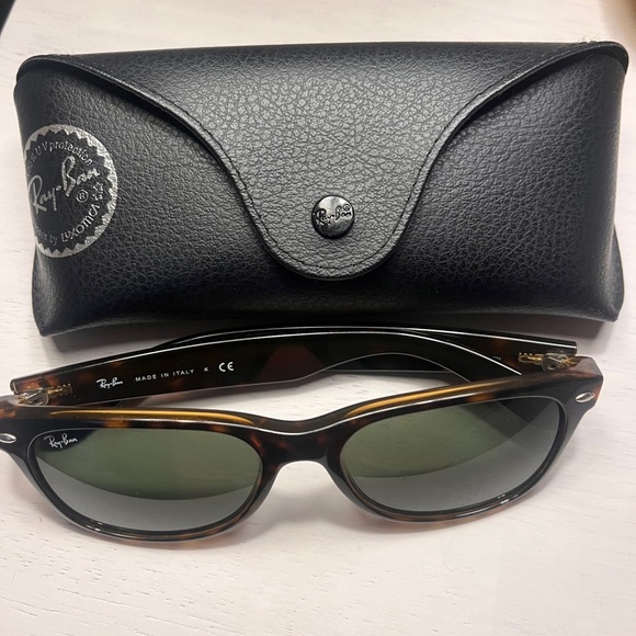 Ray-Ban Wayfarer Classic Sunglasses - Picture 2 of 7